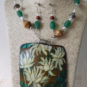 Lilies in the Sun Gourd Necklace Set