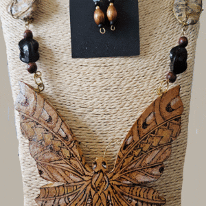 A Tangled Butterfly with Stones Gourd Necklace Set