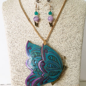 Little Tangled Blue Butterfly Gourd Shard Necklace