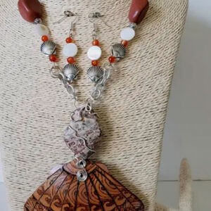 Tangled Sea Shell Gourd Shard Necklace Set