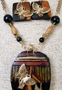 Butterflies at Dusk Gourd Shard Necklace Set