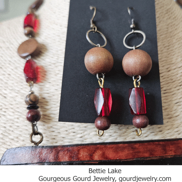 "Tangler's Red Panel" Gourd Shard Necklace Set - Image 2