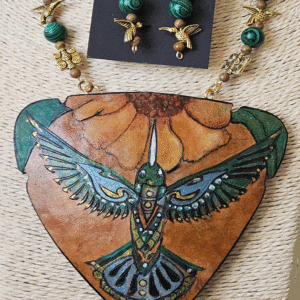 Green Butterfly on a Flower,Gourd Shard Necklace Set