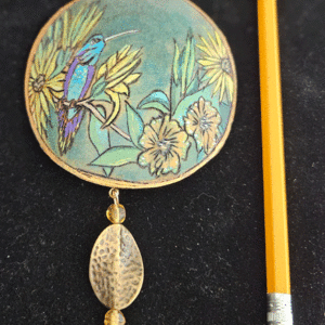 A Hummer on a Flower Gourd Shard Necklace Set