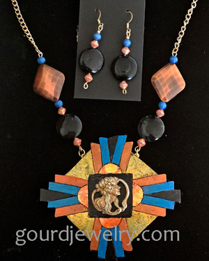 Deco Cameo Gourd Shard Necklace Set