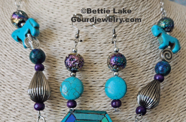 Horse in Deco Blue Gourd Shard Necklace Set - Image 3