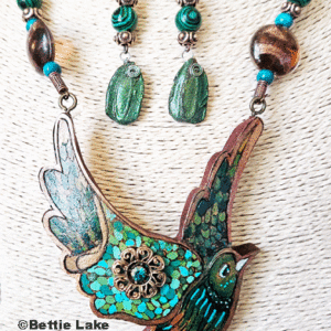 Desert Bird in Flight Gourd Shard Necklace Set