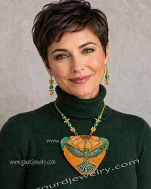 Hummingbird in Flight Gourd Shard Necklace Set
