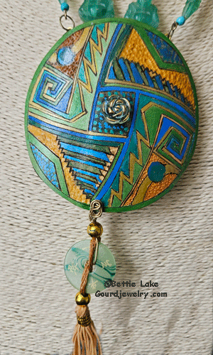 Asian Medallion Gourd Shard Necklace Set - Image 4