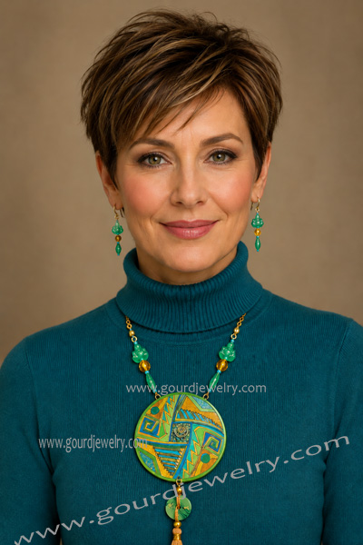 Asian Medallion Gourd Shard Necklace Set - Image 6