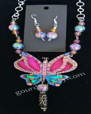 Dazzled Butterfly Gourd Shard Necklace Set