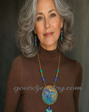 My  Hummer in a Circle Gourd Shard Necklace Set