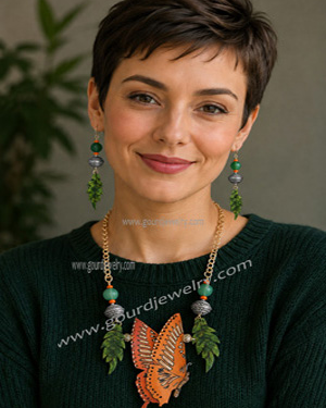 Side View Butterfly Gourd Shard Necklace Set