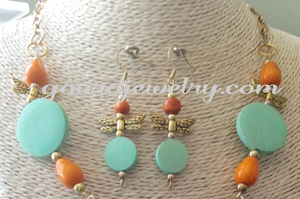 Glowing Charm Butterfly Gourd Shard Necklace Set - Image 3
