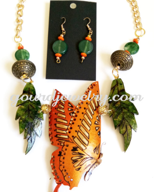 Side View Butterfly Gourd Shard Necklace Set