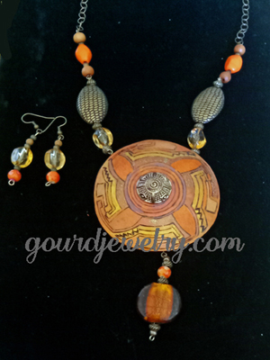 Sundial Gourd Shard Necklace Set - Image 2